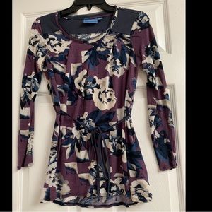 Gorgeous Floral Belted Top. Simply Vera, Vera Wang. Size: XS
